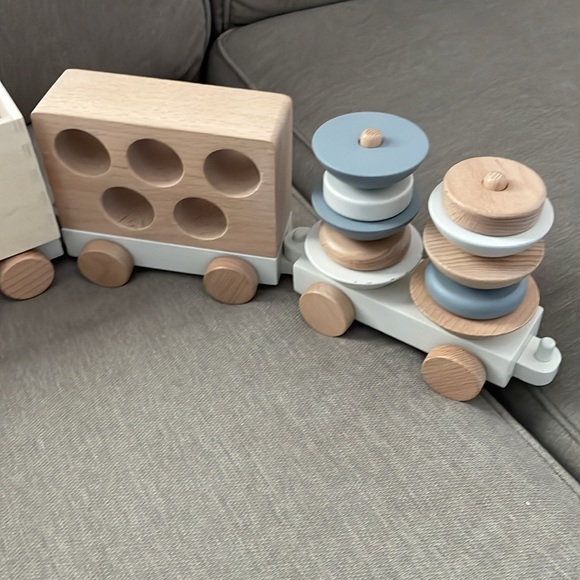 Hearth & Hand wooden locomotive train (2019 edition) 🎄 - Picture 4 of 4